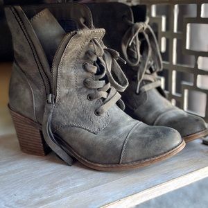 Roxy Zip Heeled Boots
